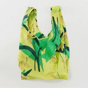 Yellow Lily Baggu